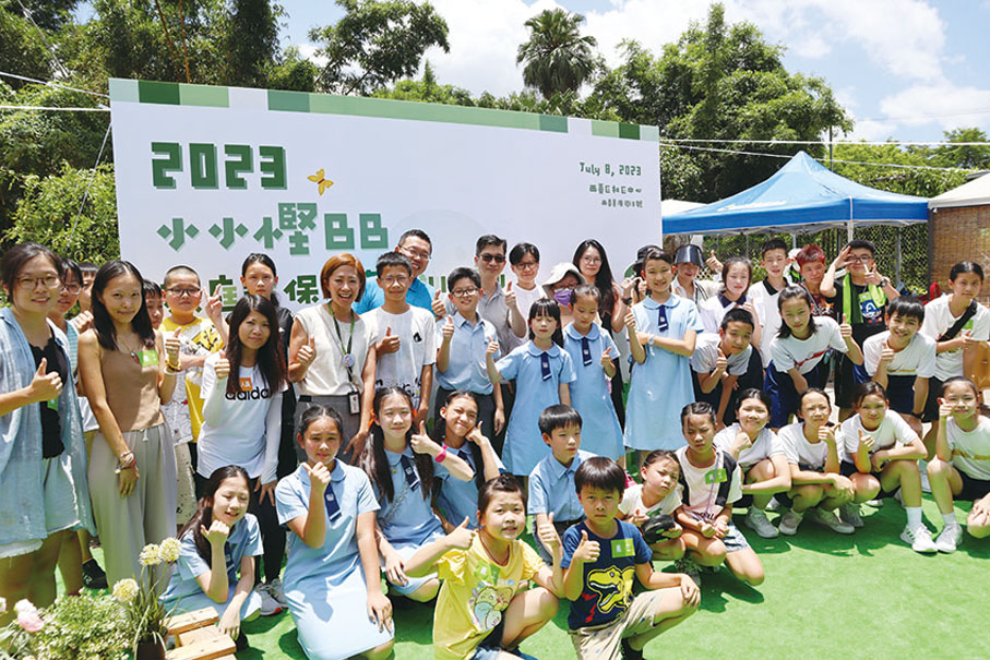 ◆ 《小小慳BB再生展》全場工作人員及學生合照。