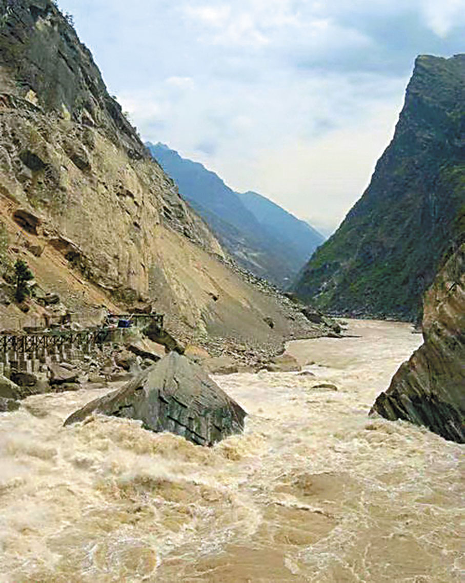 ◆虎跳峽極為險峻。 作者供圖