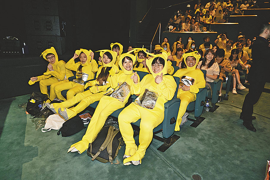 ◆按照dress code，不少歌迷都花盡心思。