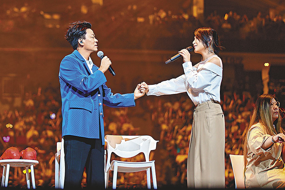 ◆劉若英與王寶強合唱《親愛的小孩》。