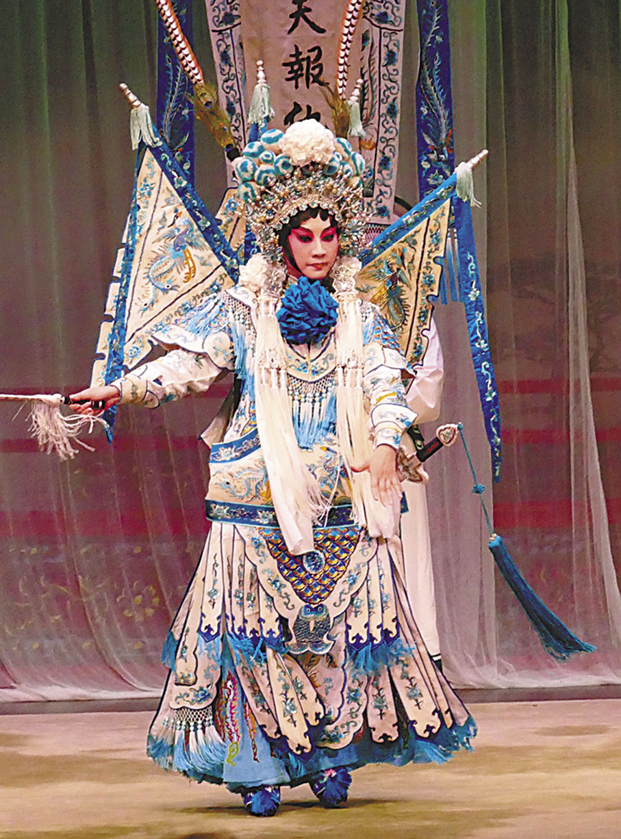 ◆御玲瓏演袍甲戲有相當水平。