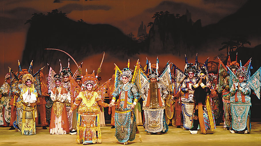 ◆3年前演出的《十八路諸侯》，全體演員謝幕。