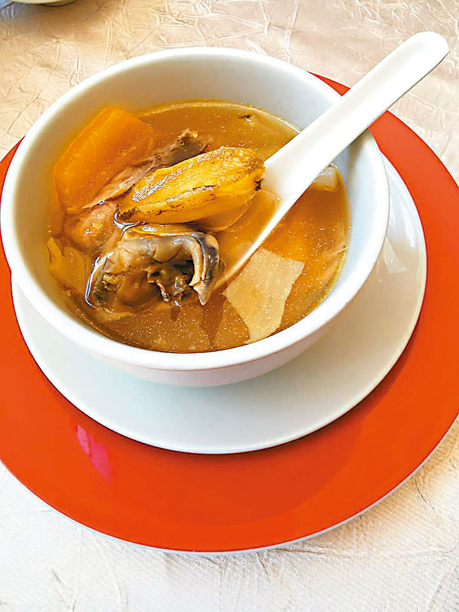 ◆哈密瓜鮮鮑魚螺頭燉雞湯