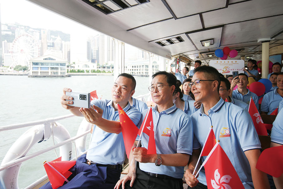 ◆ 右起：中聯辦新界工作部副部長李功勛、香港工商總會主席江達可、會長陳文洲。