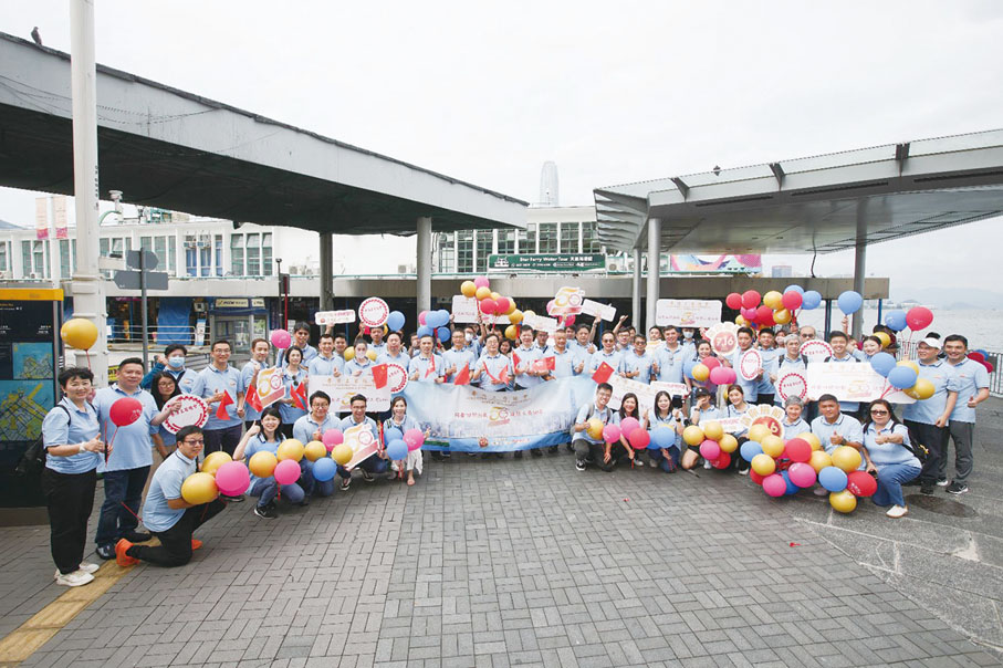 ◆ 嘉賓於尖沙咀碼頭合影。