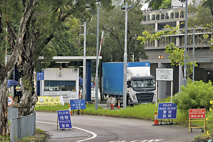 ◆圖為文錦渡檢查站附近道路。  中新社