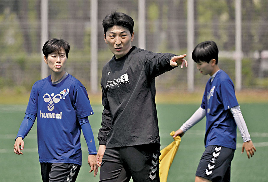 ◆ 韓國隊前鋒朴恩善(中)曾經飽受性別爭議。  法新社