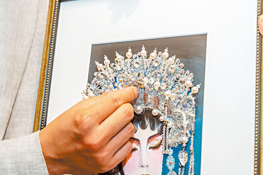 ◆《楔子》中的心口針可隨意拆除佩戴陪襯日常服飾。 Randy Wong  攝