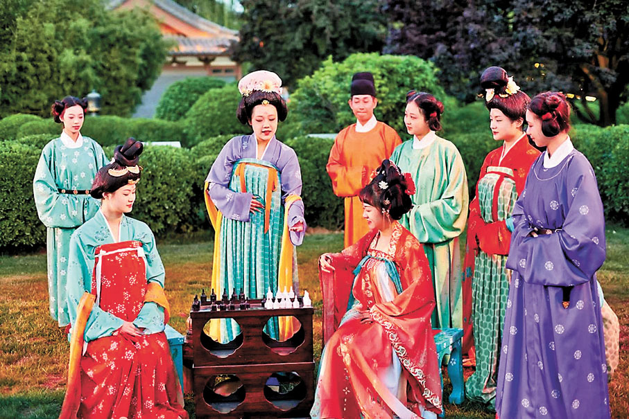 ◆「大唐仕女」身穿襦裙，配色絢麗。