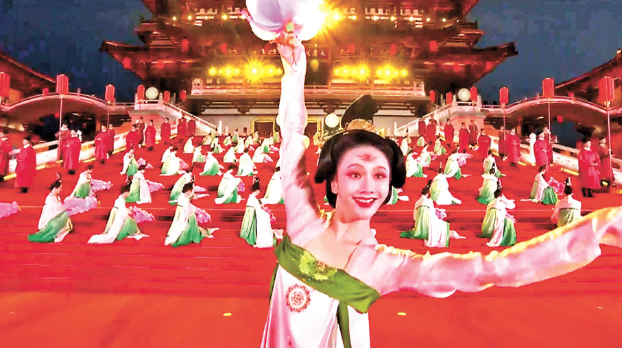 ◆「仕女」面部是唐代經典的「花鈿」妝容。 新華社