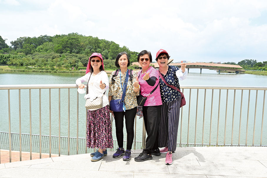 ◆ 鄉親同遊東清湖。