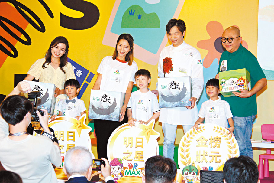 ◆3位星二代即場接受中文測試，結果Bob（右一）兒子Jaye勝出成為金榜狀元。