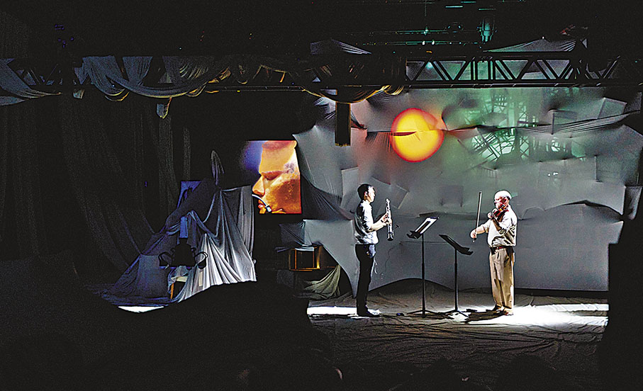 ◆演出營造出迷幻詩意空間。攝影：Winnie Yeung@Visual Voices