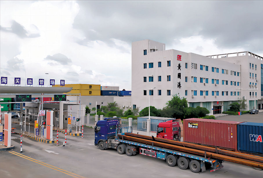 ◆貨運貨物經中山黃圃港。香港文匯報中山傳真