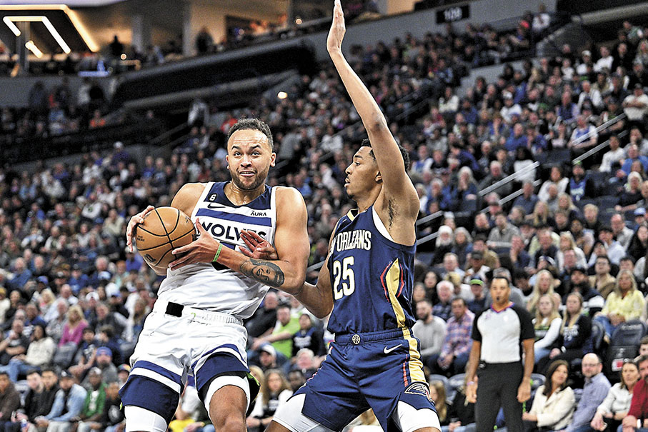 ◆李凱爾（左）助木狼打入NBA季後賽。 資料圖片