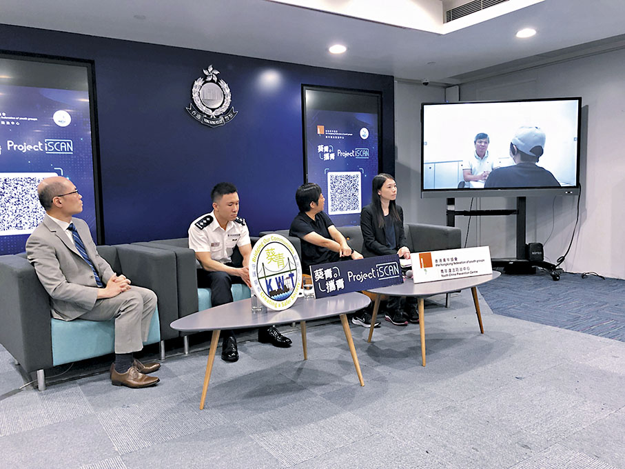 ◆11歲女學生母親在短片中講述女兒獲社工輔導過程。 香港文匯報記者廖傑堯  攝