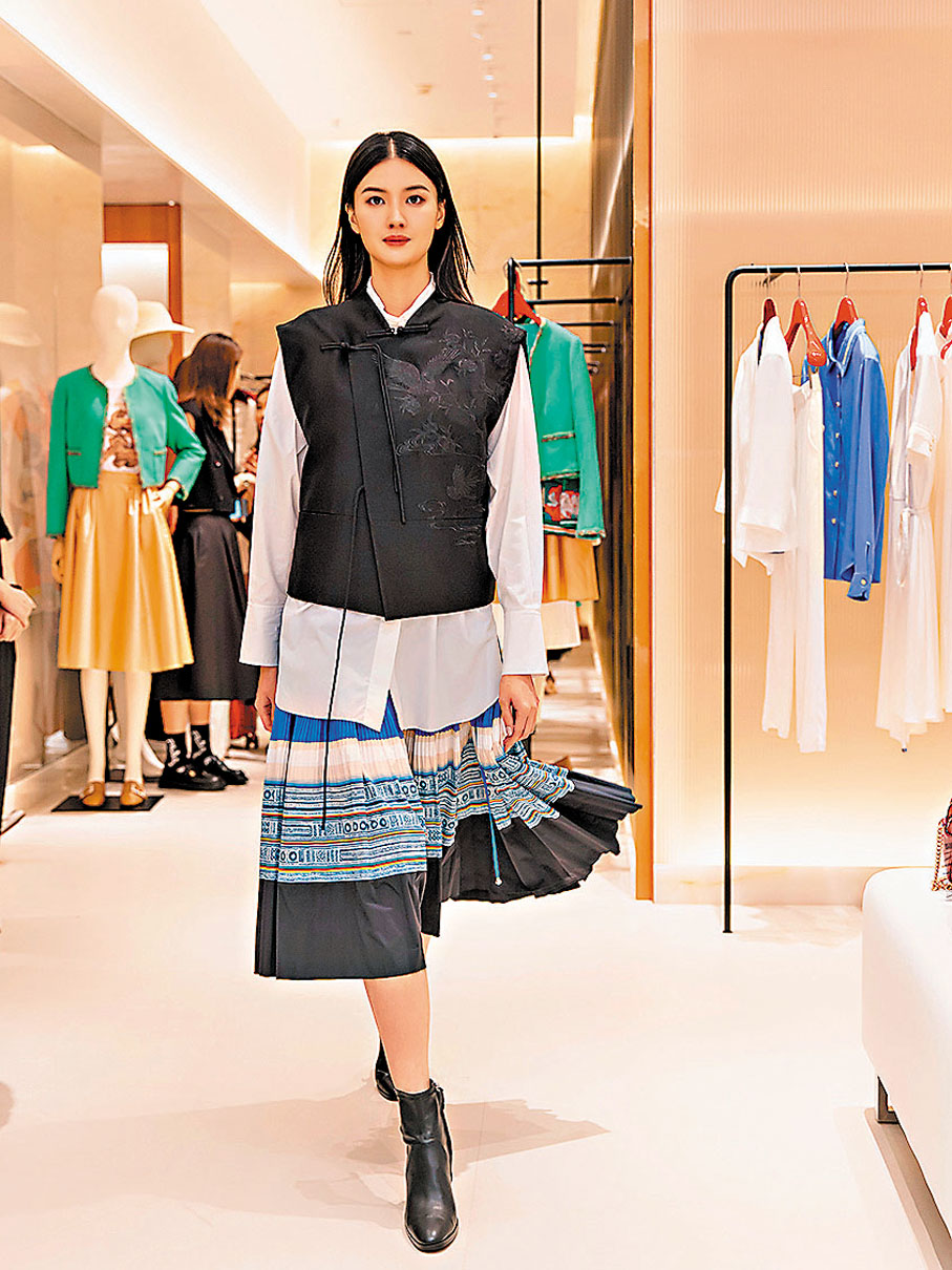 ◆新中式棉質襯衫、新中式牡丹提花馬甲、新中式彝族褶藝半裙