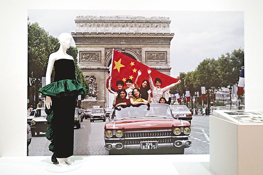 ◆《宋懷桂：藝術先鋒與時尚教母》展示「時尚教母」宋懷桂女士320餘件展品，揭示她的人生軌跡及她對中國藝術發展的影響力。 香港文匯報記者涂穴 攝