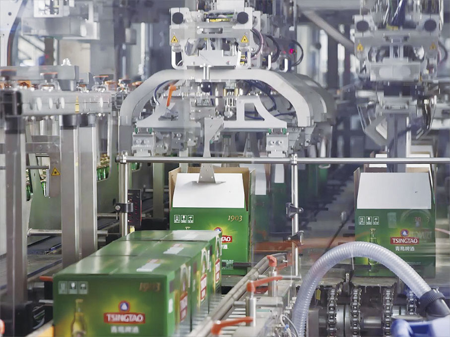 ◆ 青島啤酒生產線。