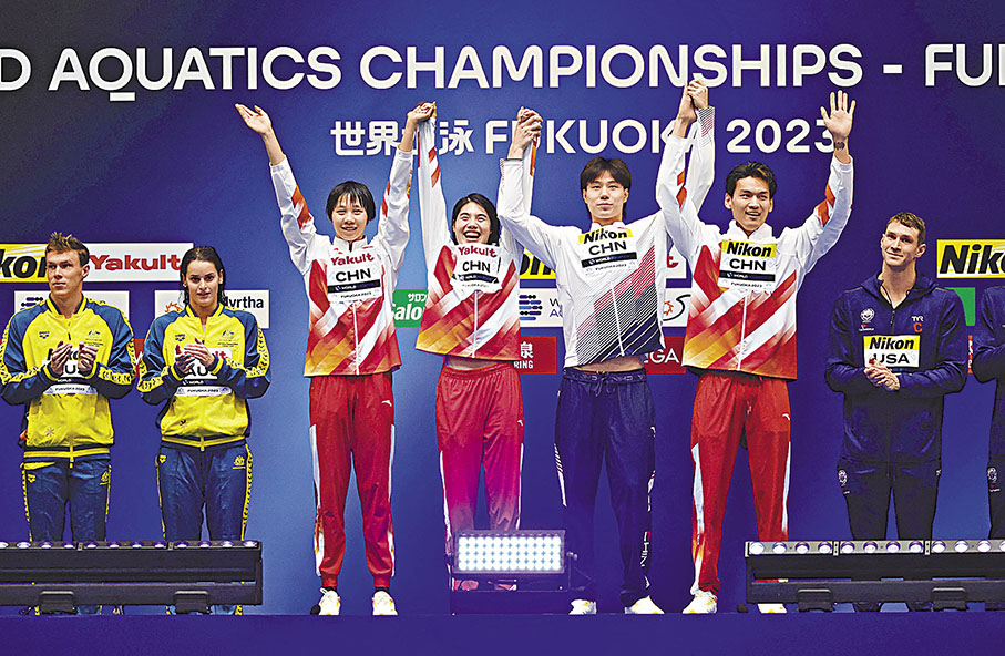 ◆中國接力隊取得金牌。  路透社