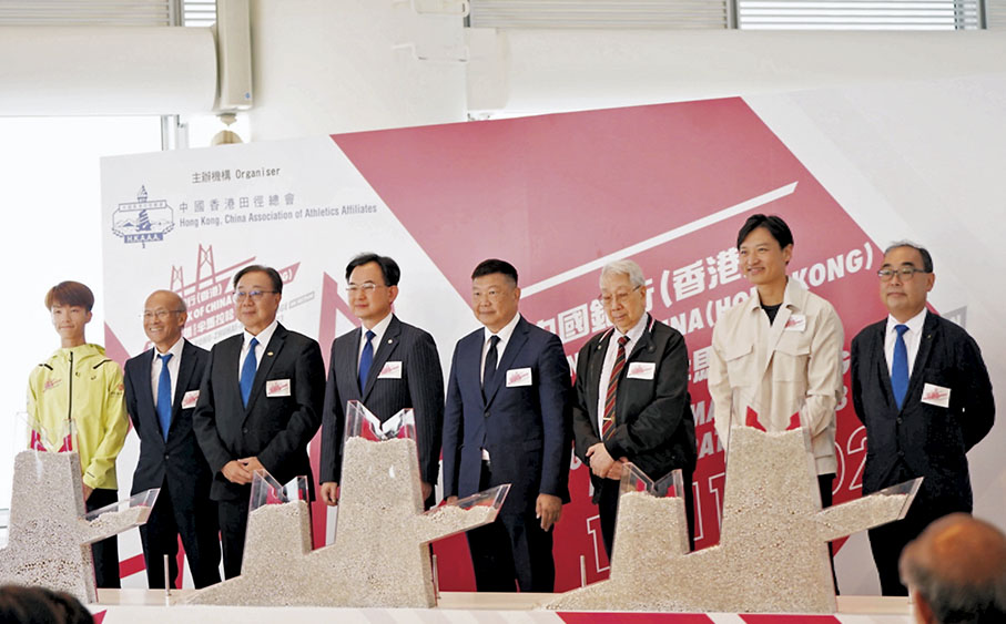 ◆大會為「港珠澳大橋香港段半馬拉松」舉行記招。