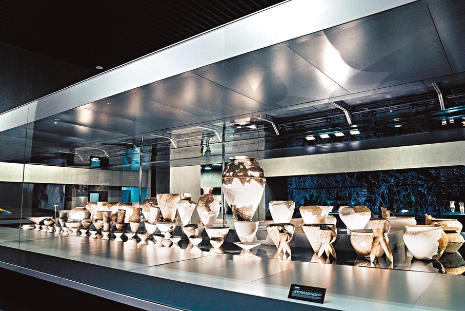 ◆三星堆博物館新館（陳列館）正式向遊客開放，1,500多件（套）文物亮相。香港文匯報四川傳真