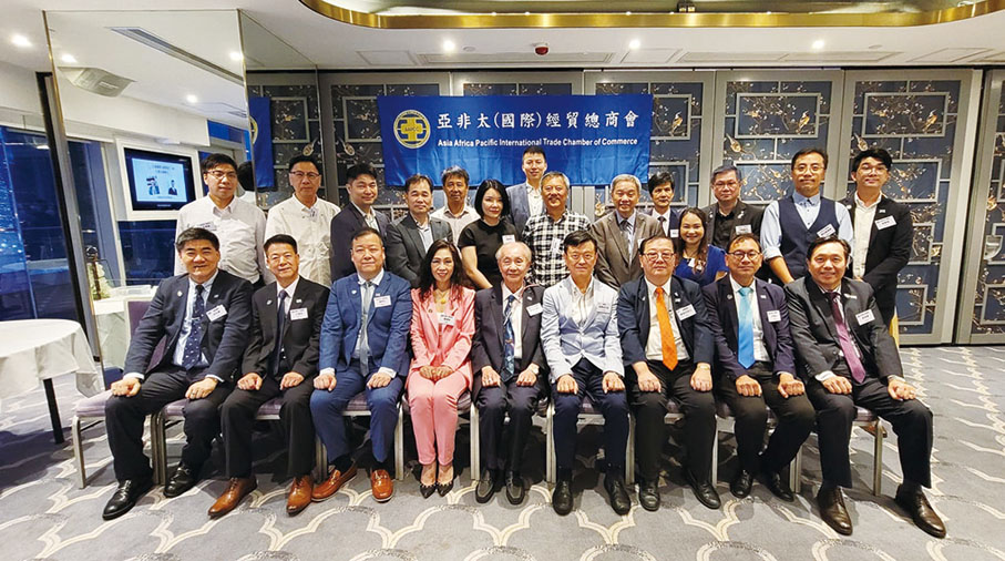 ◆ 晚宴座談會上賓主互動，氣氛熱鬧。