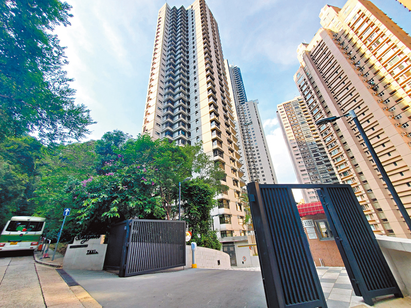 ◆港島半山地利根德閣前晚發生法籍男子墮樓死亡意外。 香港文匯報記者劉友光  攝