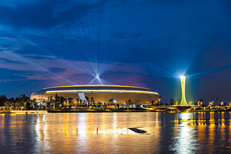 ◆夜幕下的東安湖體育公園主體育場