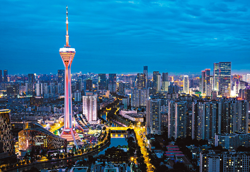 ◆夜幕下的成都電視塔。