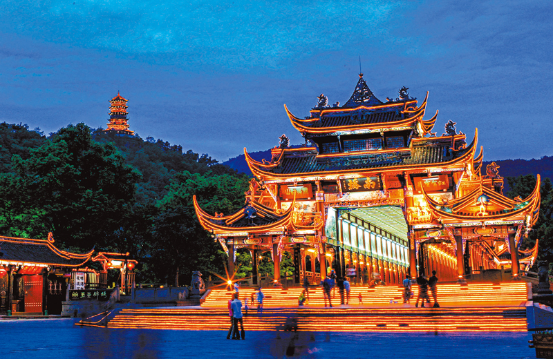 ◆夜色中的都江堰市南橋。