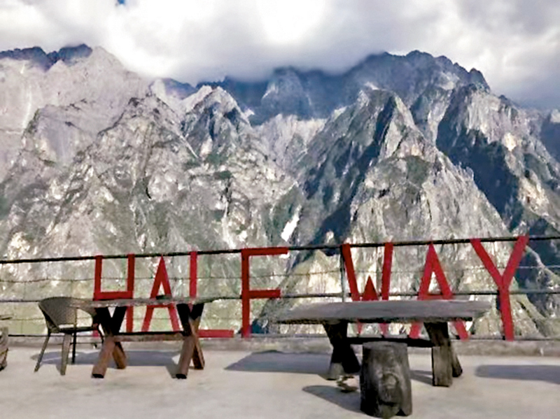 ◆虎跳峽中途客棧。 作者供圖