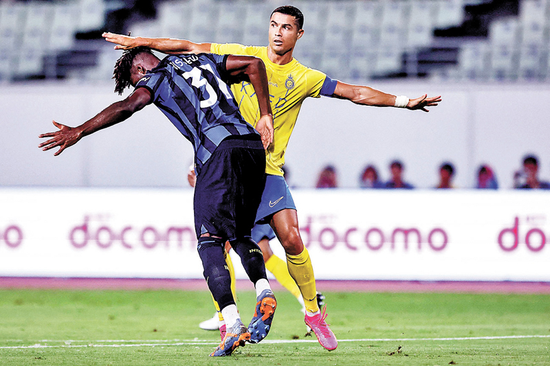 ◆C朗（右）只替艾納斯上陣半場。  法新社