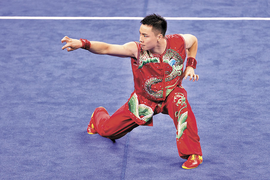 ◆成都大運會第一金﹗男子南拳冠軍得主—國家隊曹茂園場上英姿。 新華社