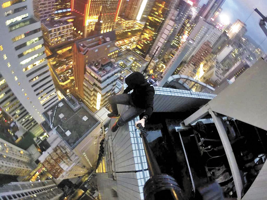 ◆墮樓法籍男的社交平台上，多為「天台危攝」相片，行為相當「牙煙」。 網上圖片