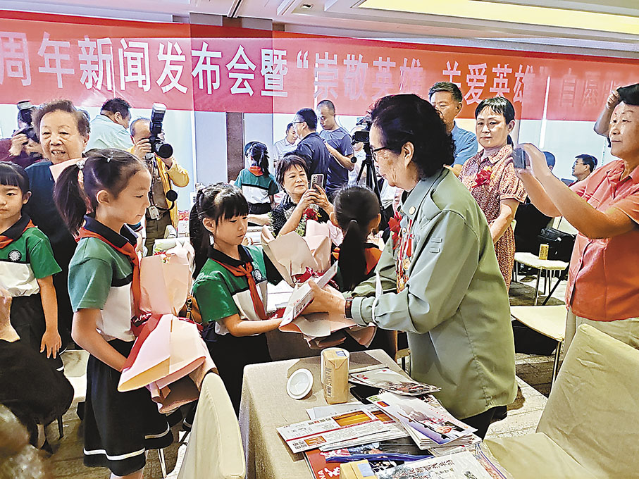 ◆抗美援朝勝利70周年之際，于楓參加「崇敬英雄·關愛老兵」主題發布會。 香港文匯報記者任芳頡  攝