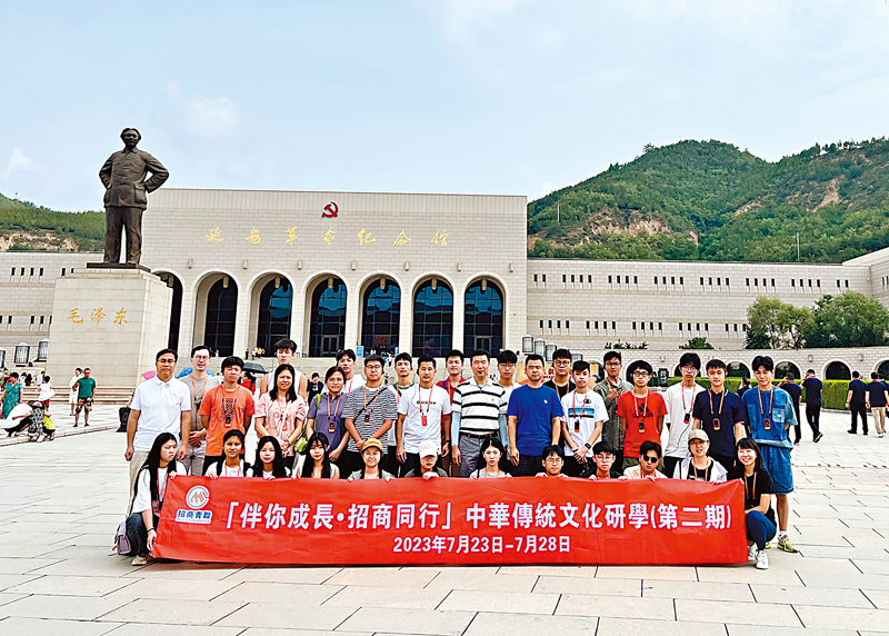 ◆香港師生參觀延安革命紀念館。