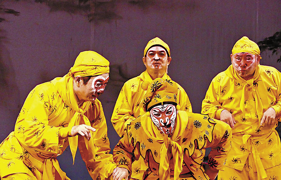 ◆猴子是群體靈長動物，舞台演繹有擬人化了的動作。