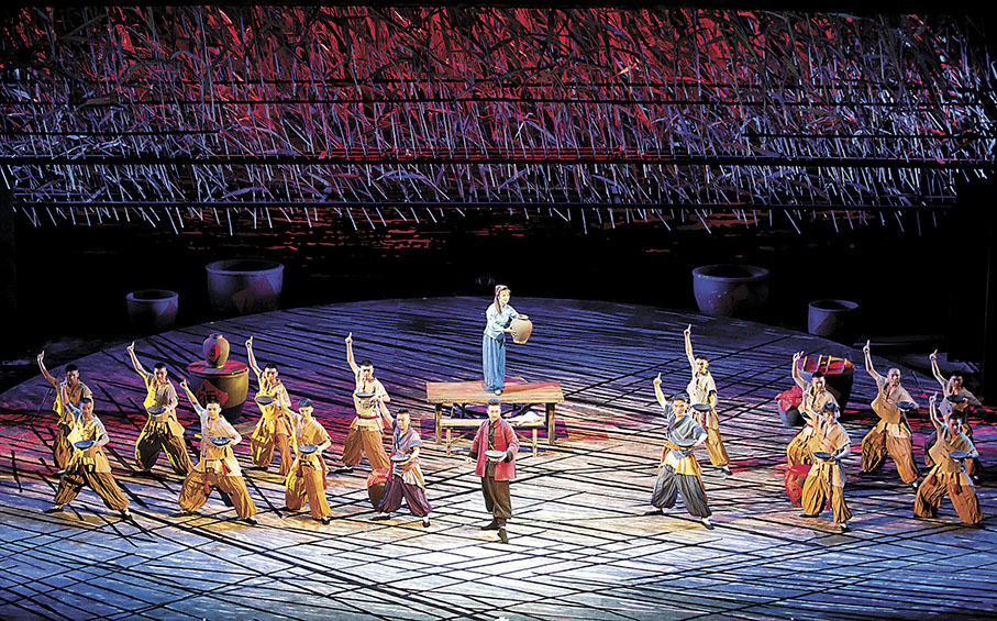 ◆演員表演《紅高粱》。