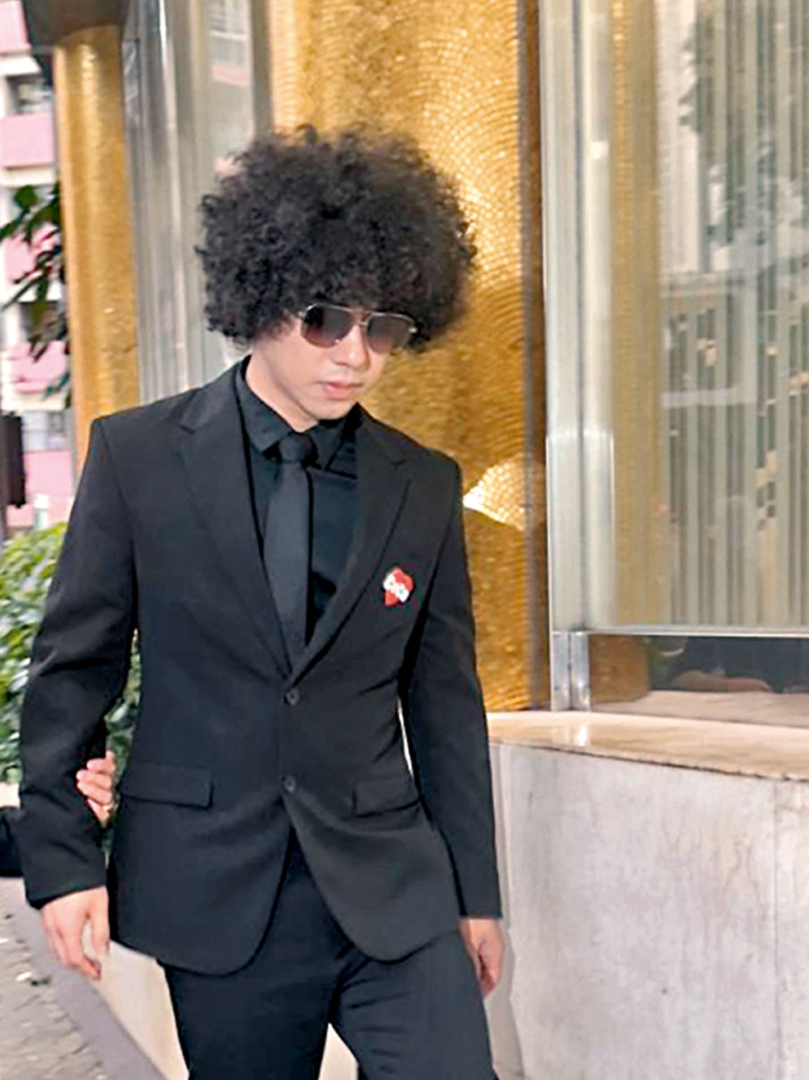 ◆ 曾比特離開時神情哀傷。