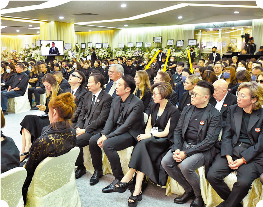 ◆ 李玟老公和兩個繼女（箭嘴示）坐在第二行。