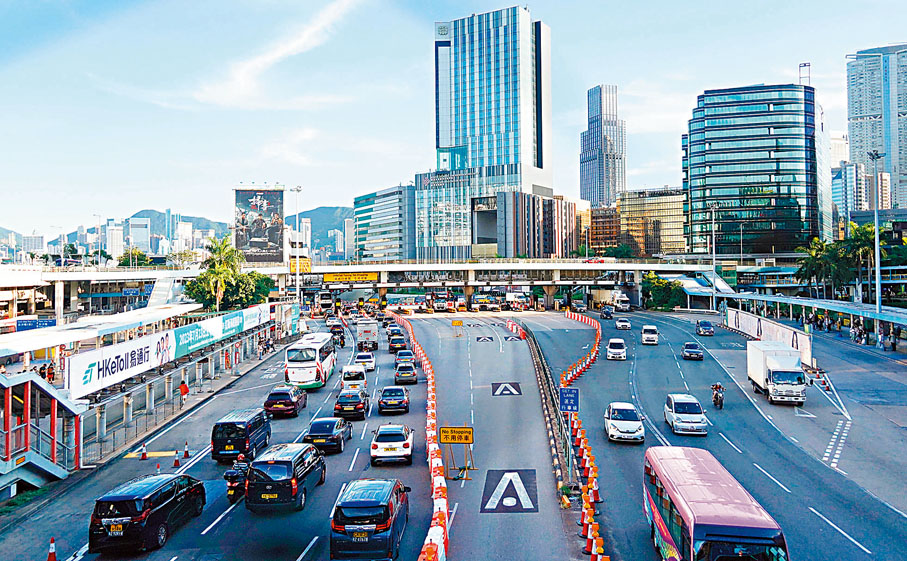 ◆紅隧收費亭前車流如常擁擠。香港文匯報記者曾興偉 攝