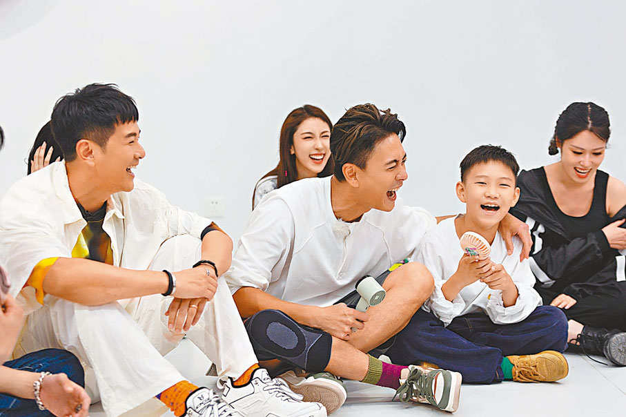 ◆ 黃三歲上身的黃宗澤，與蕭正楠鬥嘴勁惹笑。