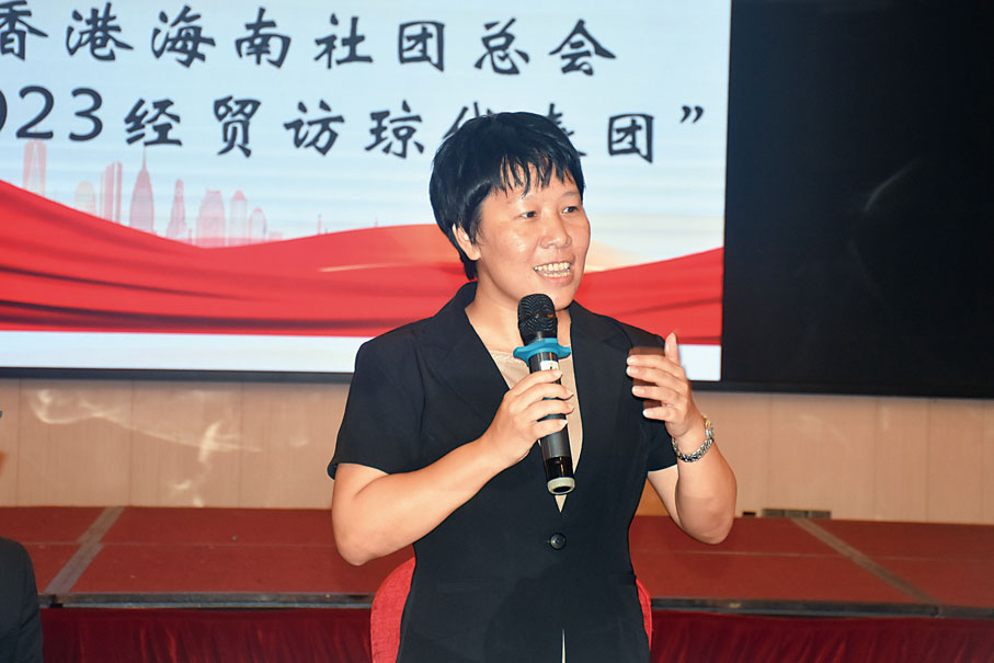 ◆萬寧市委副書記、政法委書記李姣希望大家多來萬寧體驗沙白海藍的風光。