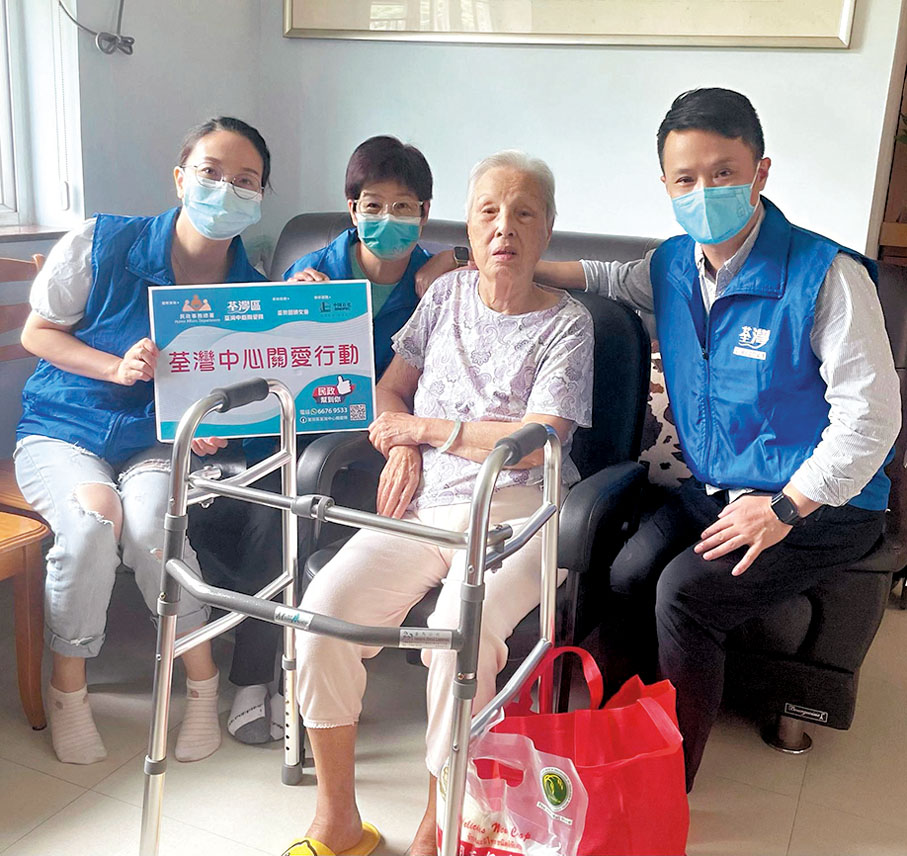 ◆荃灣中心關愛隊恒常探訪區內長者及有需要住戶，關注他們日常需要。