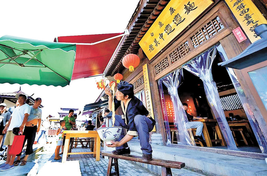 ◆西安人吃飯愛用「老碗」。