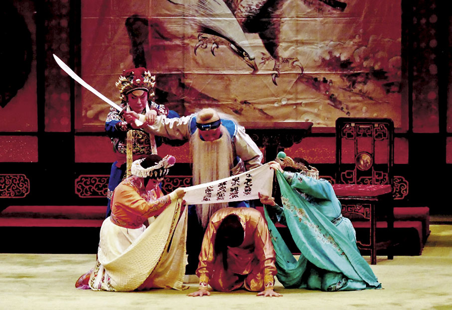 ◆《碧血寫春秋》尾場《斬子》有獨特設計的排場，令人緊張到屏息靜氣。