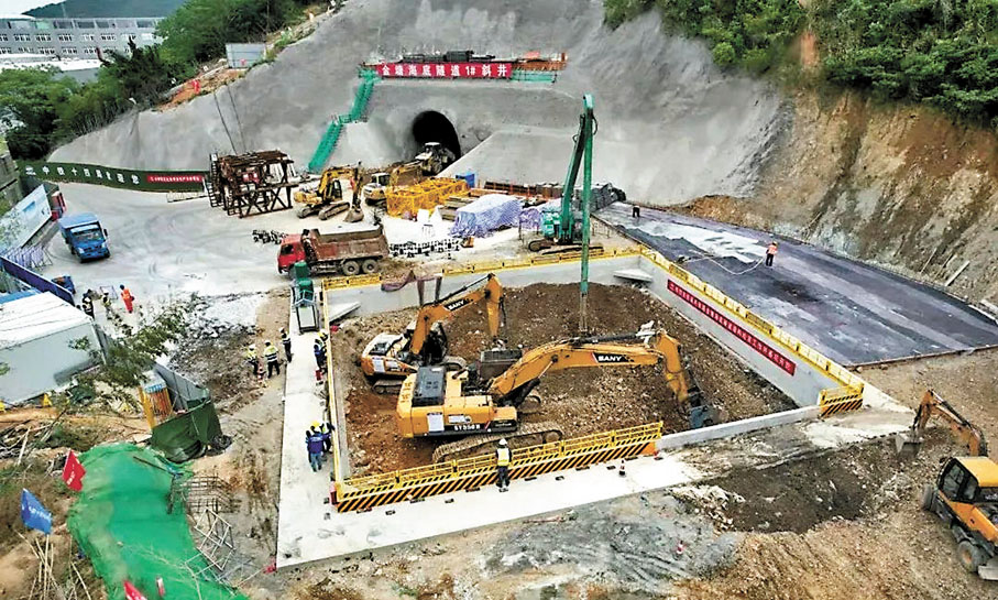 ◆ 金塘海底隧道盾構井施工現場。 香港文匯報浙江傳真