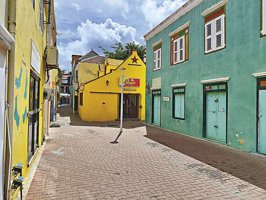 ◆庫拉索「對面海」(Otrobanda)區的塞瓦斯托波爾街