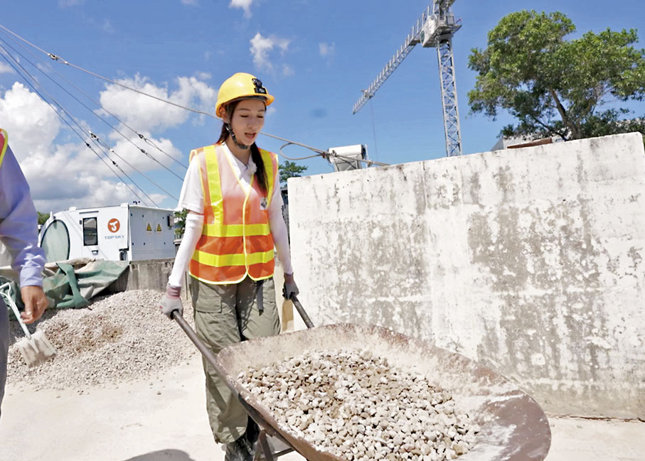 ◆林鈺洧一嚟已經推得郁部車仔，阿Sir都讚叻女。